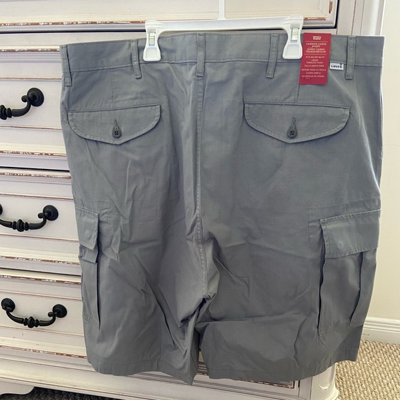 Levi’s 2016 carrier cargo shorts size 40 in grey bnwt - Picture 2 of 3
